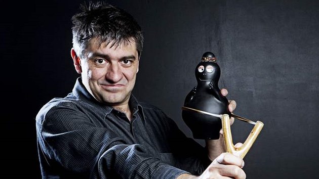 Štěpán Mareš, kreslíř - „Odmalička jsem chtěl cirkulárku a těšil jsem se, že mi ji babička s maminkou přivezou z Německa. Místo toho mi dovezly gumového panáka, Barbapapu. Hned jsem si ho oblíbil, dokonce i voněl. Později k němu přibyl prak, bez kterého jsem neudělal krok. Sloužil mi k ochraně majetku.“