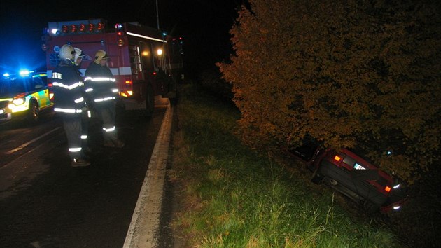 Tiadvacetilet mu za volantem se pi honice s polici snail "pedat volant" spolujezdci.