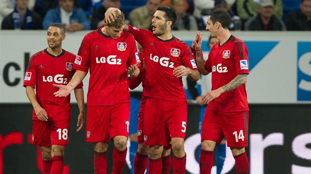 PAK. Fotbalista Leverkusenu Stefan Kiessling vstelil gl v utkn proti Hoffenheimu, ani by trefil branku. M proel do branky bon st! A jeho tm dky tto tref vyhrl zpas. 