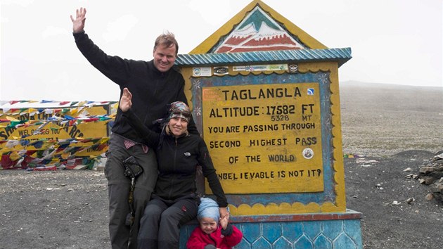 Martin Bursk a Kateina Jacques s dcerou Noemi vystoupali v Ladaku na vrchol Taglang La. 