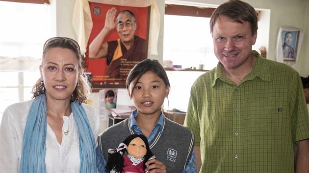 Kateina Jacques a Martin Bursk se v sdle dalajlmy Dharamsalu setkali s dvkou, kterou exf Zelench u osm let podporuje ve studiu.