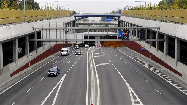 Krlovopolsk silnin tunely v Brn zskaly 10. jna ocenn Stavba roku 2013 za vybudovn dleit sousti dopravnho systmu msta se zetelem k netradinmu een se dvma tunelovmi troubami.