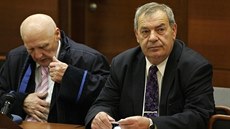 Josef Vondruška (vpravo) u soudního líčení v Liberci. Josef Vondruška (vpravo) u soudního líčení v Liberci.