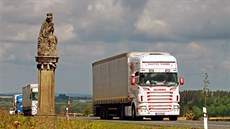 Současná silnice první třídy I/35 přestává kapacitě dopravy stačit. Současná silnice první třídy I/35 přestává kapacitě dopravy stačit.