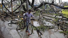 Indické úřady musely kvůli cyklony Phailin evakuovat přes milion lidí. Indické úřady musely kvůli cyklony Phailin evakuovat přes milion lidí.