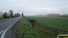 Řidič ujížděl před policisty do pole Řidič ujížděl před policisty do pole