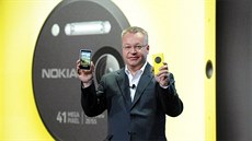 Šéf Nokie při představení špičkové Lumie 1020 Šéf Nokie při představení špičkové Lumie 1020