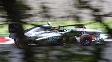 Lewis Hamilton z Mercedesu pi tréninku na Velkou cenu Japonska.
