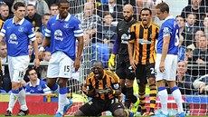 JAK JSEM TO MOHL NEDAT? Abdoulaye Faye z Hull City (uprosted na zemi) lituje...