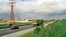Zliín poátkem 90. let - dnes vlevo stojí Globus a vpravo Ikea. 