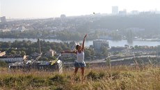 NAD VLTAVOU. Takhle se Andrea Hlaváčková připravovala na fotografování s Janem NAD VLTAVOU. Takhle se Andrea Hlaváčková připravovala na fotografování s Janem