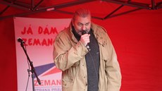 Daniel Hůlka na mítinku SPOZ v Kostelci nad Orlicí (16.10.2013). Daniel Hůlka na mítinku SPOZ v Kostelci nad Orlicí (16.10.2013).