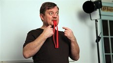 Herec Petr Čtvrtníček při focení kalendáře Red Ribbon 2014 občanského sdružení... Herec Petr Čtvrtníček při focení kalendáře Red Ribbon 2014 občanského sdružení...