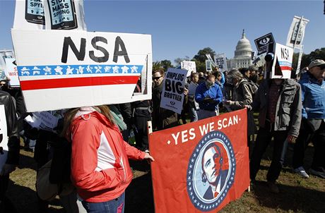 Demonstrace proti masovému sledovacímu programu NSA ve Washingtonu (26. íjna