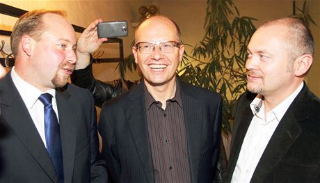 Sociální demokraté Jeroným Tejc (vlevo), Bohuslav Sobotka a Michal Haek na archivním snímku