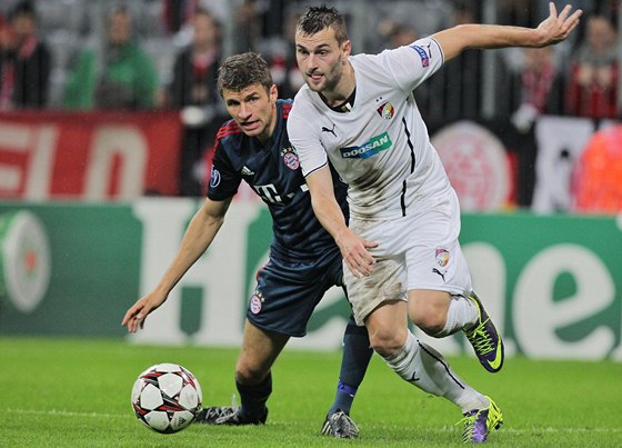 Obránce Radim ezník si v minulém roníku zahrál i proti Bayernu Mnichov.