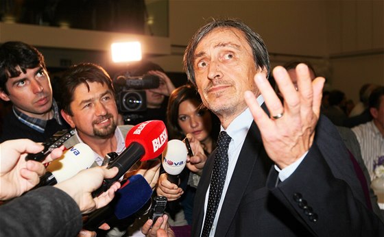Martin Stropnický komentuje úspný volební výsledek hnutí ANO. (26. íjna 2013)