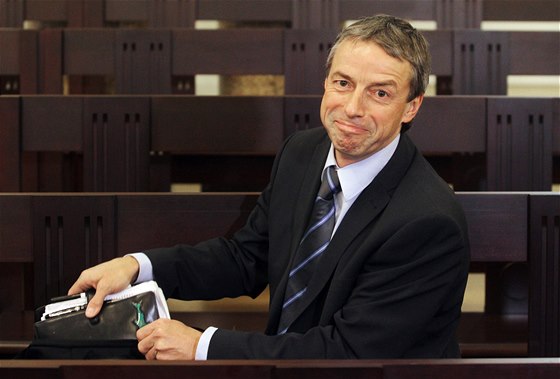 Pavel Bém na jednání praského soudu v roce 2013, kde se eila kauza Opencard. 