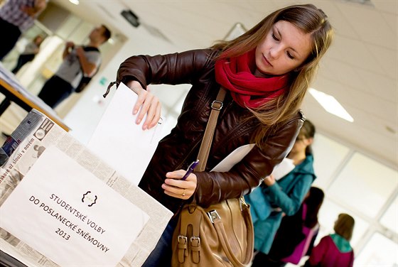 Studenti volili naneisto na Univerzit Hradec Králové.