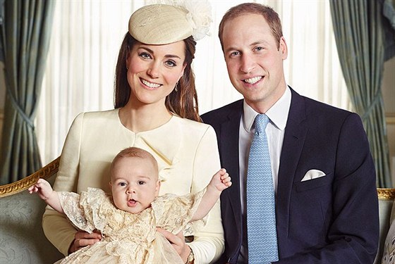 Oficiální portrét královské rodiny ze ktu prince George od fotografa Jasona...