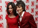 Ronnie Wood a jeho manelka Sally (21. íjna 2013)