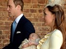 Princ William, jeho manelka Kate a jejich syn princ George (Londýn, 23. íjna...