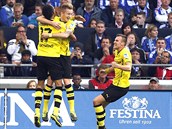ERNOLUT RADOST. Hri Dortmundu (zleva Pierre-Emerick Aubameyang, Marco Reus...