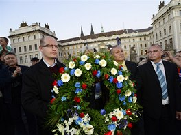 Pochod na podporu pedsedy SSD Bohuslava Sobotky (vpedu vlevo) se uskutenil