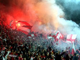 Fanouci Slavie na stadionu v Edenu