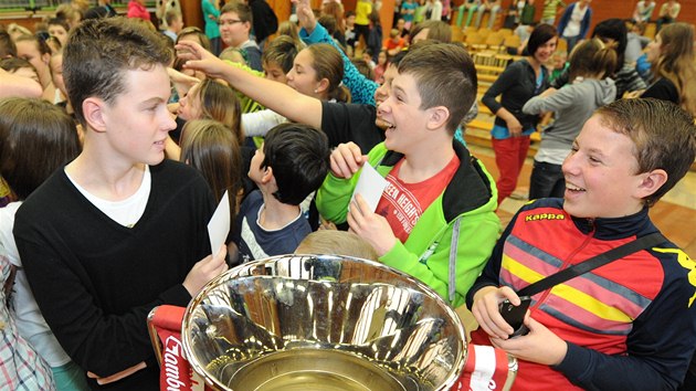 Akce Trophy Tour, kdy republikou putuje pohr pro fotbalovho mistra. Tentokrt v Z Marovsk v Teplicch.