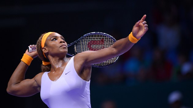 POKM SI A ZAKONM. Serena Williamsov ve finle Turnaje mistry proti ance Li Na.
