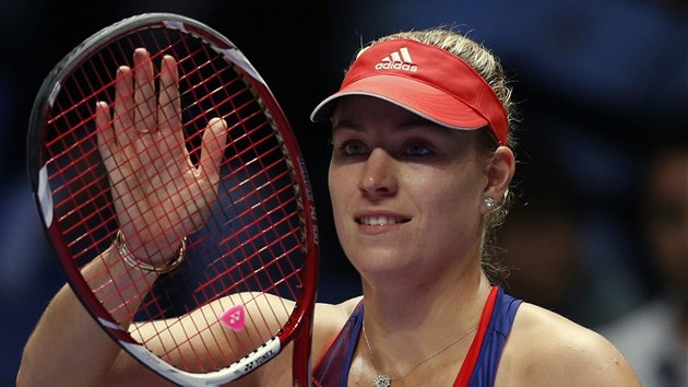 Nmecka tenistka Angelique Kerberov zdrav divky po vtzstv na Turnaji mistry.