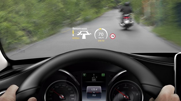 Nový mercedes třídy C dostane head-up displej.