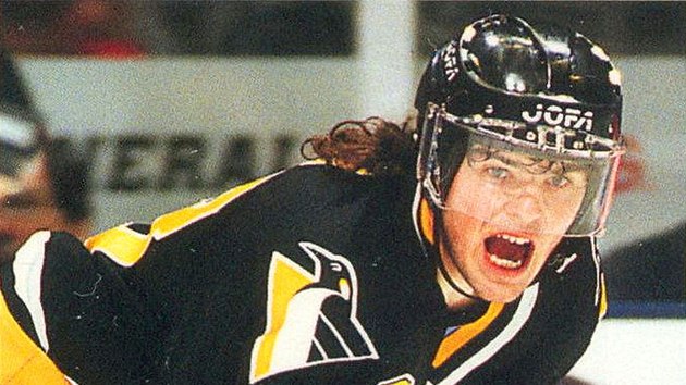 1993-1994. Jaromr Jgr v dresu Penguins na sbratelsk hrsk kartice