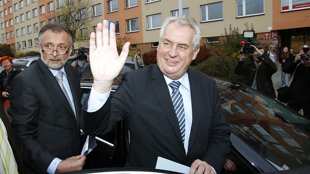 V ptek naveer odvolil v mst svho bydlit i prezident Milo Zeman. (25. jna 2013)