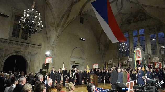 Prezident Milo Zeman poprv pedv sttn vyznamenn (28. jna 2013).