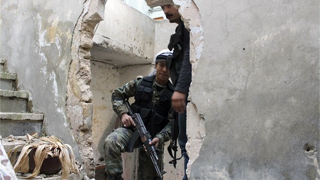 Bojovnci Syrsk osvobozeneck armdy v Aleppu. (22. jna 2013)