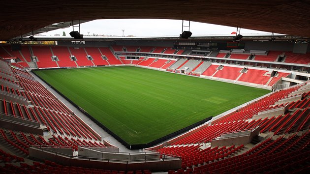 Celkový pohled na fotbalový stadion v Edenu