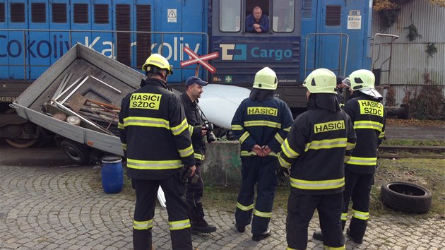 Lokomotiva star automobil znaky Barkas doslova serotovala.