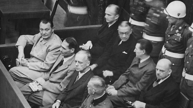Na lavici obalovanch v soudn sni . 600: v prvn ad zleva Gring, Hess, Ribbentrop a Keitel