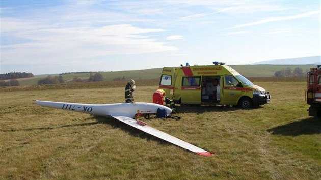 Pilot vtron se zranil pi pistn na letiti v Broumov na Nchodsku (26.10.2013).