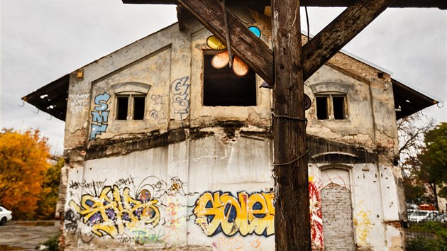 Od začátku se do projektu zapojili i kamarádi, se kterými začali Lukáš s Jakubem prostor vyklízet od nánosů odpadků.