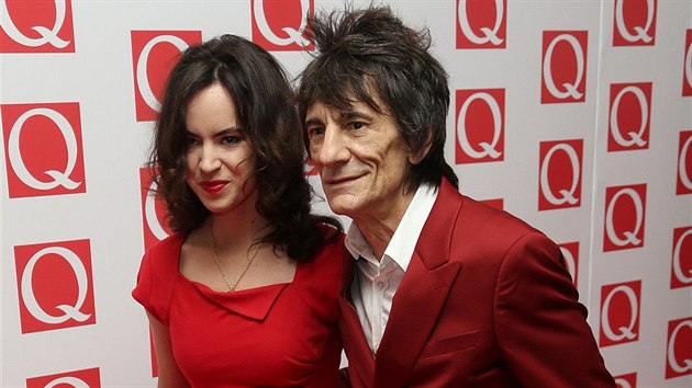 Ronnie Wood a jeho manelka Sally (21. jna 2013)