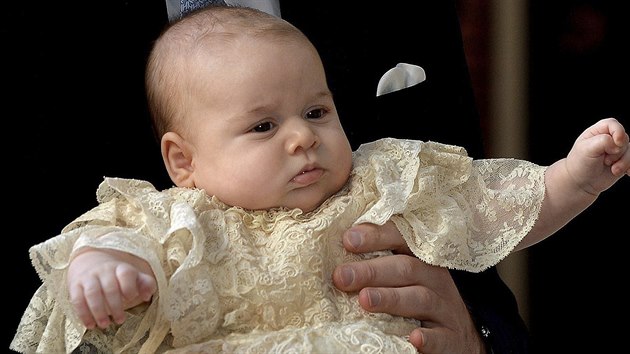 Ktiny prince George, prvorozenho syna Williama a Kate (Londn, 23. jna 2013)