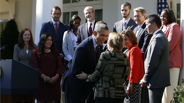 Barack Obama pi tiskov konferenci k technickm problmm, kter provz zdravotnickou reformu. (21. 10. 2013)