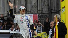 Sebastien Ogier při slavnostním zahájení Katalánské rallye. Sebastien Ogier při slavnostním zahájení Katalánské rallye.