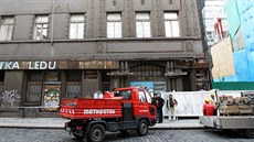 Stavební firma Metrostav zahájila demolici torza domu bývalé tiskárny v...