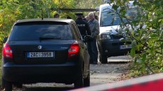 Policisté nali ve Vltav u Barrandovského mostu lidskou nohu (26.10.2013)