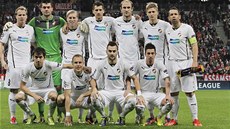 ZÁKLADNÍ SESTAVA. Fotbalisté Plzn tsn ped utkáním s Bayernem Mnichov.