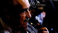 Karel Schwarzenberg ve volebním štábu TOP 09 sleduje předběžné volební Karel Schwarzenberg ve volebním štábu TOP 09 sleduje předběžné volební